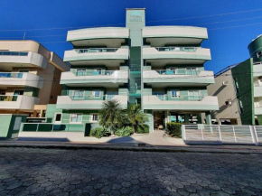 Cód 487 - Apartamento com sacada à poucos metros da praia Central de Bombinhas